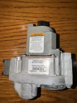 HONEYWELL VR8300A4508 PILOT GAS CONTROL VALVE - GRAY