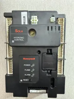 HONEYWELL R7910B1030 SOLA HYDRONIC CONTROL CIRCUIT BOARD MODULE