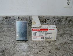NEW HONEYWELL L4064W1106 11