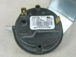 HONEYWELL IS20205-6117 AIR PRESSURE SWITCH HK06WC100