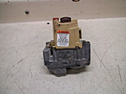 HONEYWELL VR8200H 2002 FURNACE GAS CONTROL VALVE EF32CB207 FREE SHIPPING