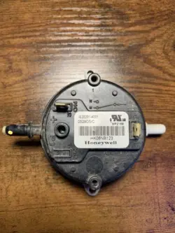 PRESSURE SWITCH HONEYWELL IS20201-4001