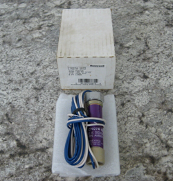 NEW HONEYWELL C7027A 1072 C7027A1072 MINI-PEEPER UV FLAME DETECTOR / SENSOR