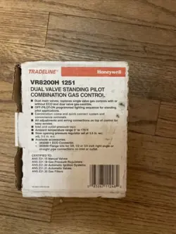 HONEYWELL VR8200H1251 DUAL STANDING PILOT GAS VALVE