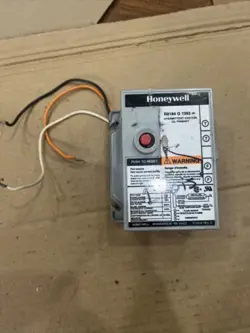 HONEYWELL R8184 G 1393 PRIMARY CONTROL FOR OIL BURNER R8184G1393 30 SEC LOCKED