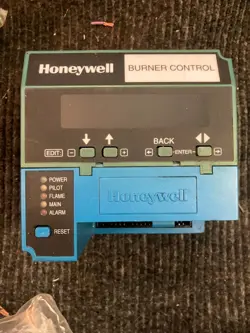 HONEYWELL BURNER CONTROL UNIT RM7890 B 1014