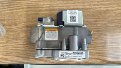 LENNOX  103016-01 HONEYWELL FURNACE GAS VALVE - NATURAL GAS 72W34 - VR9205R2363