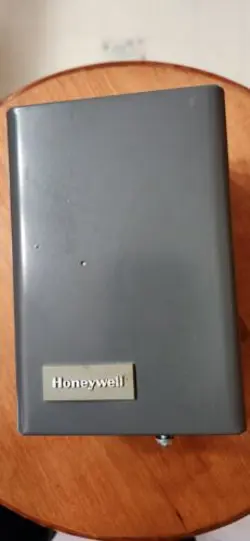HONEYWELL L8124A1015 TRIPLE AQUASTAT RELAY