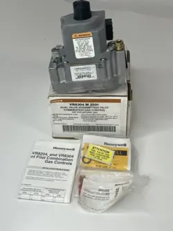 HONEYWELL VR8304M2501/U DUAL VALVE INTERMITTENT PILOT COMBINATION GAS CONTROL