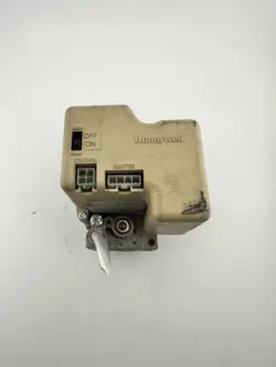 HONEYWELL SV9501M2056 SMART VALVE HQ1011421HW 24V 50/60HZ USED  FREE SHIP (#G3)