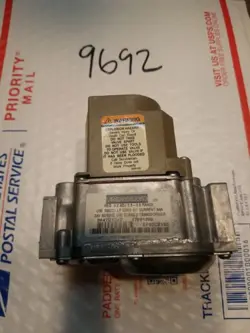 USED VR8205S2353 EF32CB190 NATURAL HAS FURNACE VALVE