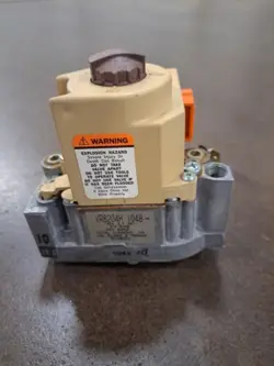 HONEYWELL VR8204H1048  GAS VALVE LENNOX PART# 51H3001 / VR8204H 1048