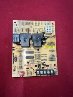 HONEYWELL ST9120C4040 FURNACE CONTROL CIRCUIT BOARD HQ1011179HW USED