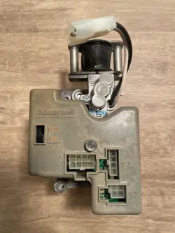 HONEYWELL SV9541Q 3098 / HQ1013351HW FURNACE GAS VALVE