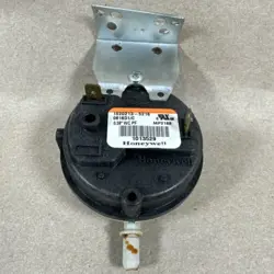 HONEYWELL 1013529 FURNACE PRESSURE SWITCH IS20213-5216. ( BOX B)