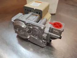 NEW HONEYWELL SMART GAS VALVE SV9501M 8129