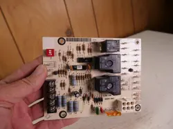 HONEYWELL LENNOX R40403-003 1138-100 FURNACE CONTROL CIRCUIT BOARD NEW