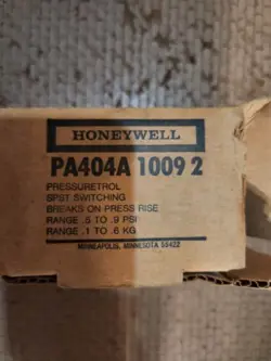 HONEYWELL PA404A 1009 PA404A1009 0.5-9 PSI PRESSURETROL PRESSURE CONTROLLER NOS