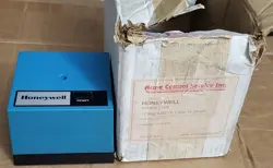 **NEW**  HONEYWELL R7795B1009 R7795 B1009 UV FLAME BURNER  PRIMARY CONTROL