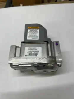 HONEYWELL VR8204A2001 SPARK IGNITION GAS VALVE *NEW*