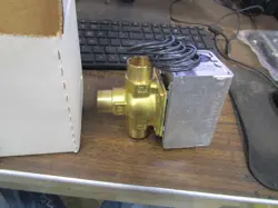 NOS HONEYWELL V4044A 1191 MOTORIZED VALVE 120V 60HZ BOTTOM INLET 3/4