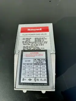 HONEYWELL FLUID POWER GAS VALVE V4055A 1064 NOS