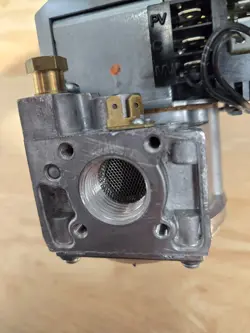 TWO-STAGE GAS VALVE
