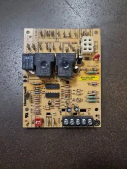 HONEYWELL ST9120C 4040 / HQ1011179HW FURNACE CONTROL CIRCUIT BOARD ST9120C4040