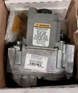 HONEYWELL VR8200A 2132 DUAL VALVE STANDING PILOT COMBINATION GAS CONTROL
