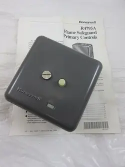 HONEYWELL R4795A1016 BURNER FLAME SAFEGUARD PROTECTORELAY PRIMARY CONTROL