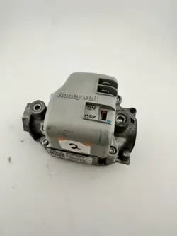 HONEYWELL VR8215S1248 GAS VALVE GOODMAN 102837-01  #G4