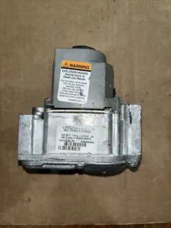 HONEYWELL VR8204A2001 HVAC FURNACE GAS VALVE 24V 60HZ USED