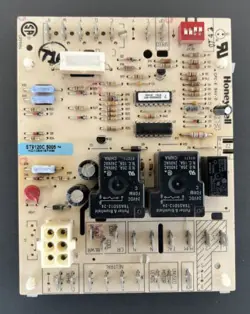 ST9120C 5005 GAS FURNACE  CONTROL CIRCUIT BOARD HONEYWELL HQ1084197HW  USED