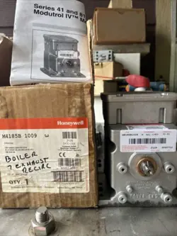 HONEYWELL MODUTROL IV MOTOR M4185B1009 THERE SMALL CORROSION ON BASE DISCOUNTED