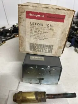 NEW HONEYWELL L8124A1015 TRIPLE AQUASTAT RELAY