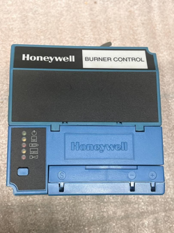 ----USED----HONEYWELL RM7838C 1020 BURNER CONTROL W/KEYBOARD DISPLAY MODULE