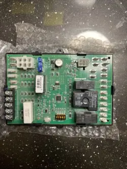 HONEYWELL ST9120U1011 FURNACE CONTROL CIRCUIT BOARD