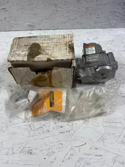 HONEYWELL VR8300A3500 DUAL VALVE STANDING PILOT COMBINATION GAS CONTROL VALVE