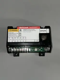 HONEYWELL S8600M CONTINUOUS RETRY FURNACE CONTROL MODULE S8600M3001 - TESTED