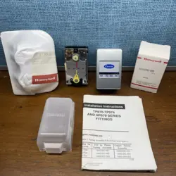 NEW HONEYWELL TP973B10902 REVERSE ACTING PNEUMATIC THERMOSTAT - CARRIER LOGO NOS