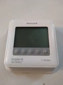 HONEYWELL TH4110U2005 T4 PRO SERIES PROGRAMMABLE THERMOSTAT, WHITE 