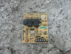 LENNOX HONEYWELL ST9120C2028 40403-001 70K98 FURNACE CONTROL CIRCUIT BOARD USED
