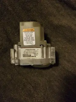 HONEYWELL VR8205S2288 NORDYNE 624646 FURNACE GAS VALVE