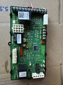 LENNOX 100870-01 SURELIGHT CONTROL CIRCUIT BOARD HONEYWELL S9230F1006 USED