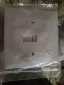 1 – HONEYWELL THP2400A1019 WALL PLATE FOR VISIONPRO 8000 WHITE. NEW (#R22)