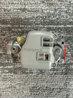 HONEYWELL VR8215S1289 GAS VALVE 1/2