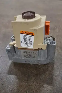 HONEYWELL LENNOX VR8204M