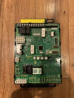 LENNOX ARMSTRONG 103130-05 OEM CONTROL BOARD HONEYWELL