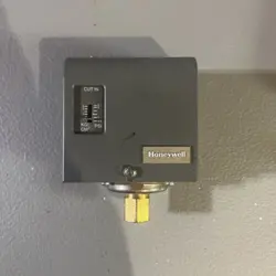 HONEYWELL PA404A 1033 PRESSURE CONTROLLER FOR STEAM BOILERS (NEW CONDITION)