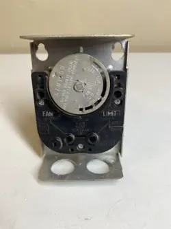 L4064B 2236 HONEYWELL  L4064A 1750 A & E  FAN & LIMIT 8